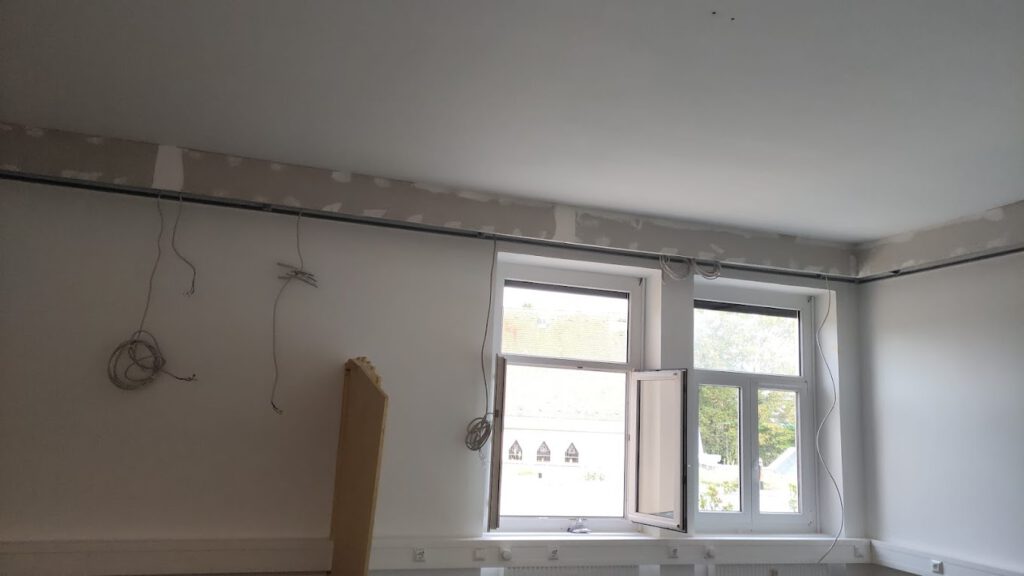 Renovierung mit vorbereiteter Decke und Dämmmaterial – Vorarbeiten für Maler Gernsbach